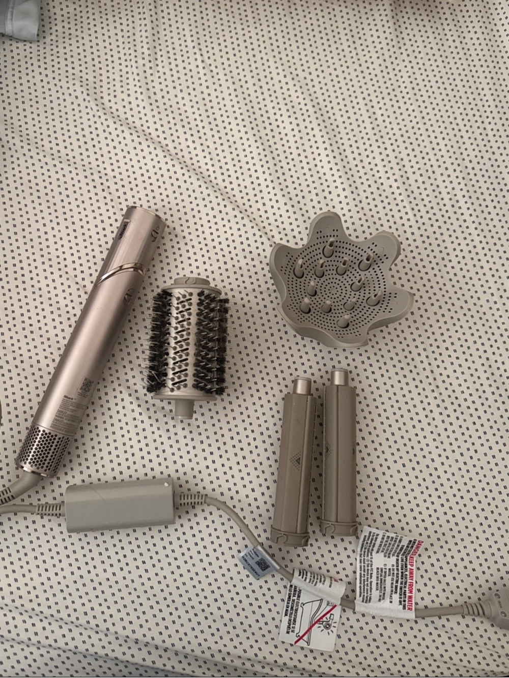 Shark Airwrap Hot Air Styler in Rose Gold with Gray Attachmentso